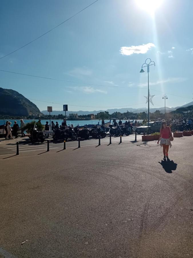 Zeus Mondello E Alloggio in famiglia *